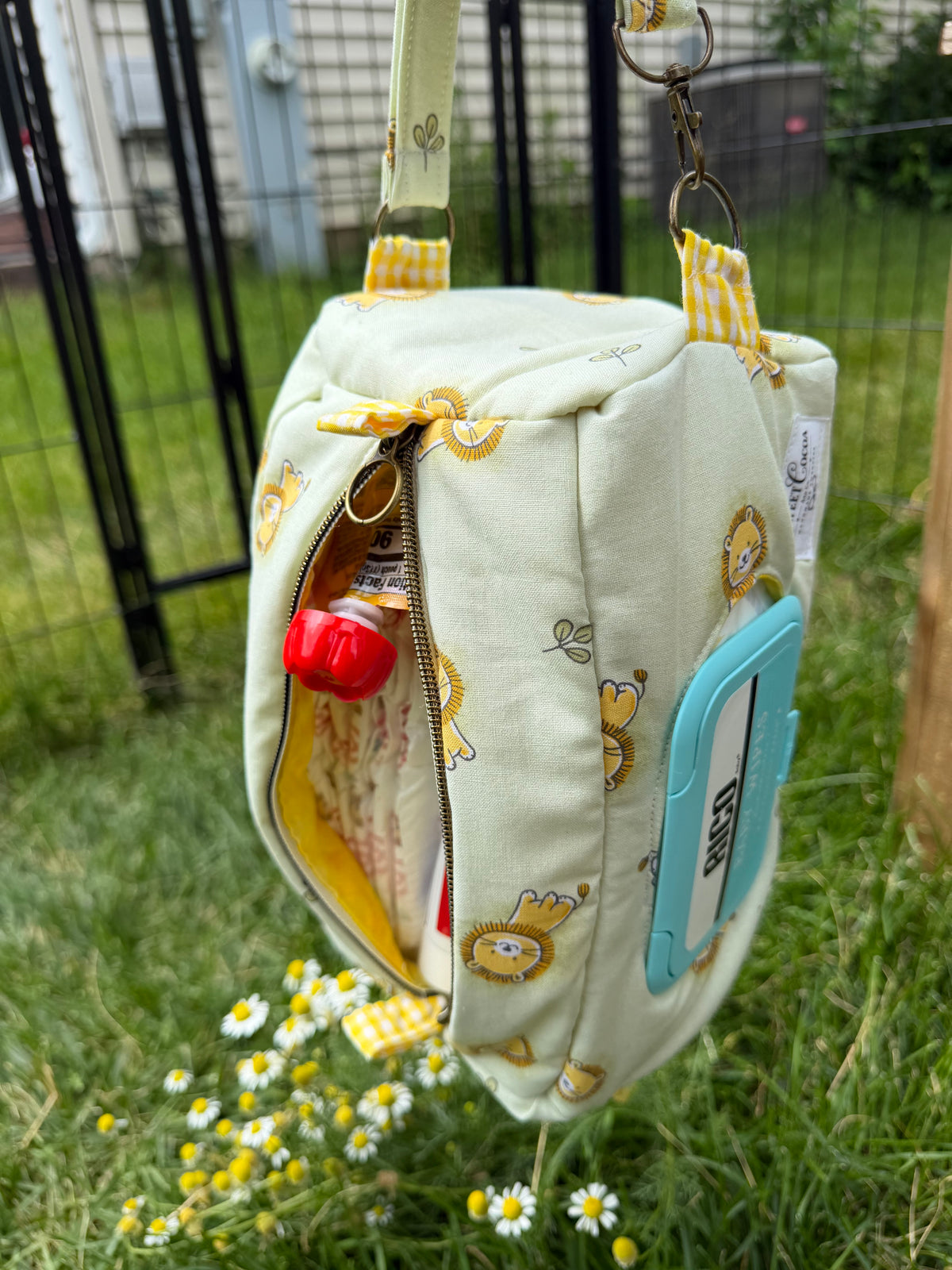 Little Lion Club (Grab N’ Go Carry All)
