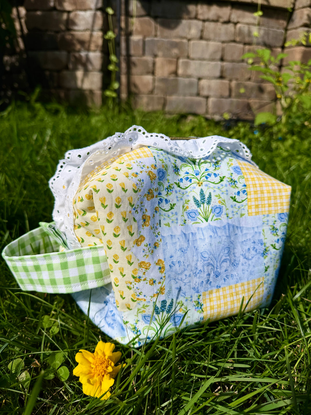 Garden Tea Party | Large Signature