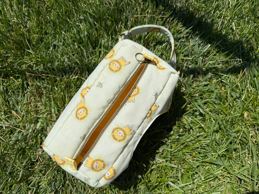 Little Lion Club (Grab N’ Go Carry All)