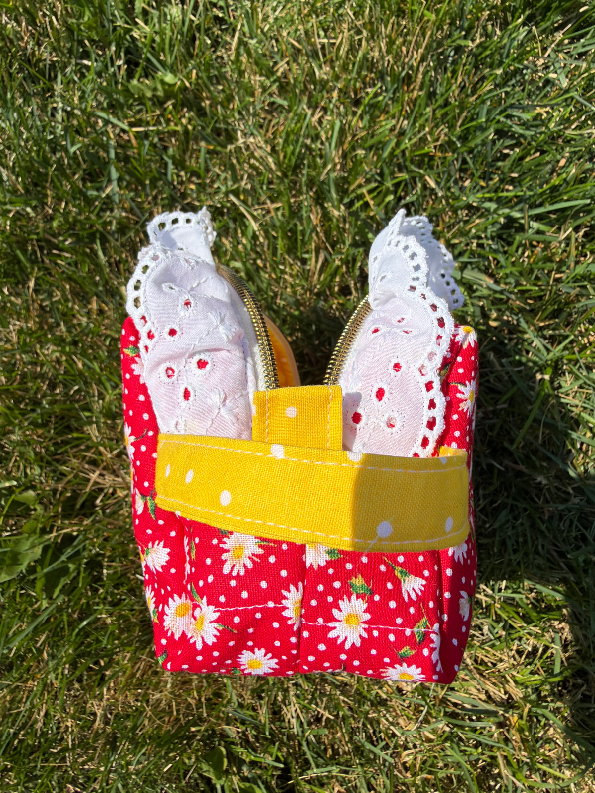 Little Red Daisy | Make up brush/pencil pouch