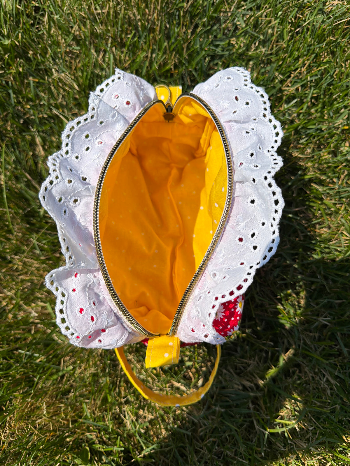 Little Red Daisy | Make up brush/pencil pouch