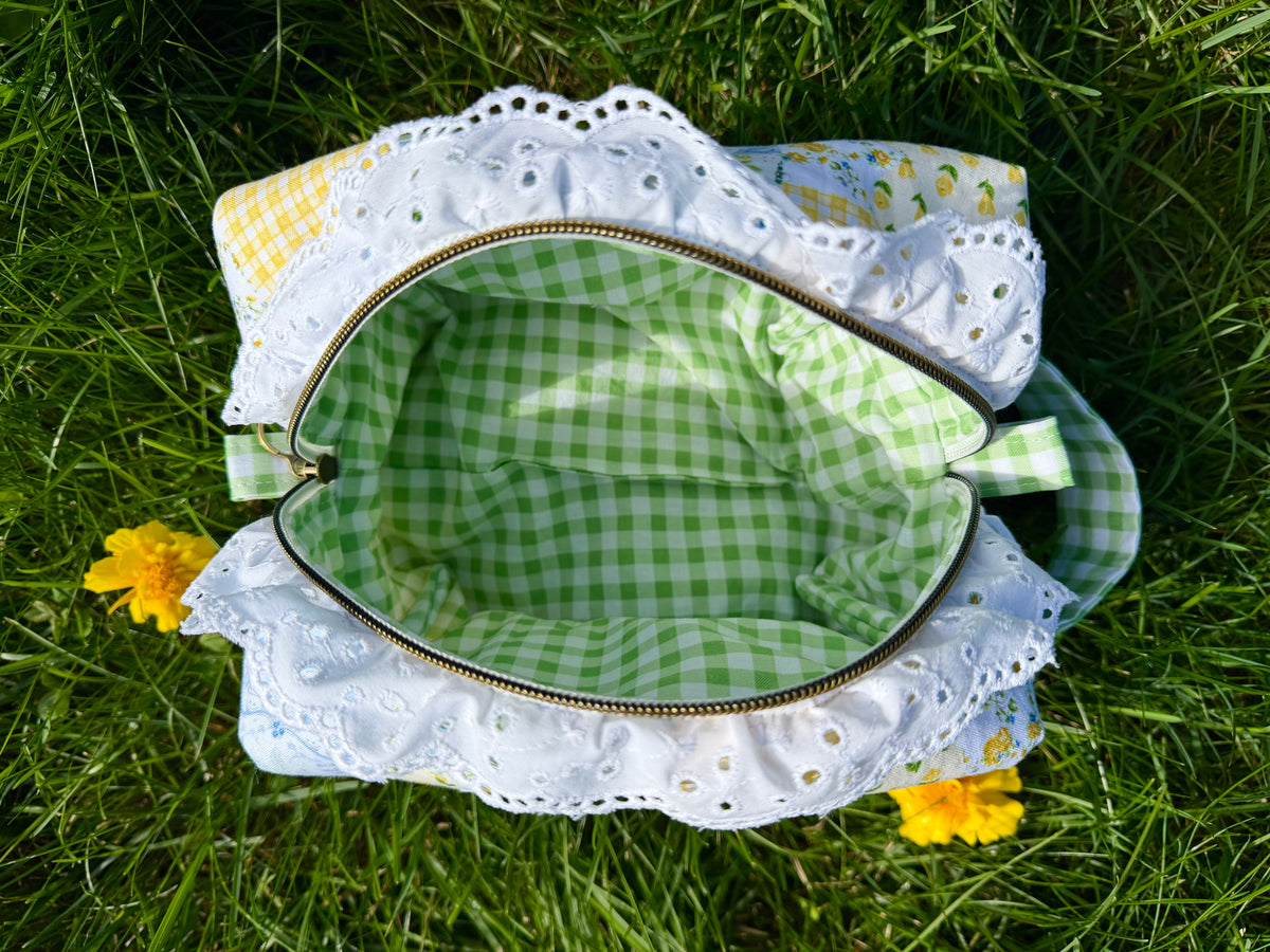 Garden Tea Party | Large Signature